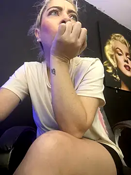 viktoria davis  online show from 10-31-25, 09:54