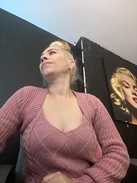 Snapshot of viktoria_davis_ chatting on 10-01-25, 01:11 viktoria davis online show from 10-01-25, 01:11