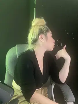 Snapshot of viktoria_davis_ chatting on 03-07-25, 02:46 viktoria davis online show from 03-07-25, 02:46
