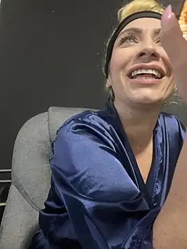 Snapshot of viktoria_davis_ chatting on 03-18-25, 02:29 viktoria davis online show from 03-18-25, 02:29