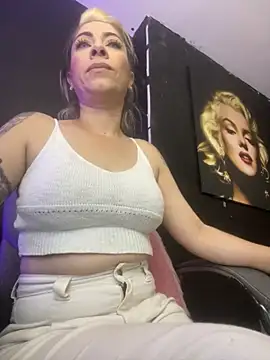 Snapshot of viktoria_davis_ chatting on 09-26-25, 11:33 viktoria davis online show from 09-26-25, 11:33