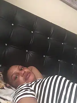 Snapshot of JuicyMummie chatting on 01-23-25, 04:04 JuicyMummie online show from 01-23-25, 04:04