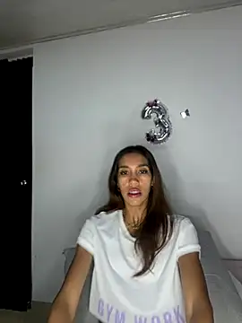 zoe storm online show from 12-17-25, 01:32