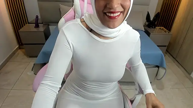 Snapshot of Zulema_hamdi chatting on 02-26-25, 05:42 Zulema hamdi online show from 02-26-25, 05:42
