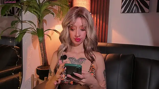Snapshot of Georgina_caruso chatting on 06-11-26, 03:58 Georgina caruso online show from 06-11-26, 03:58