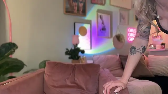 Officiallyonlytams online show from 02-15-26, 12:22