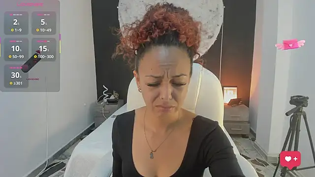Snapshot of DalayMoore chatting on 10-08-25, 05:02 DalayMoore online show from 10-08-25, 05:02