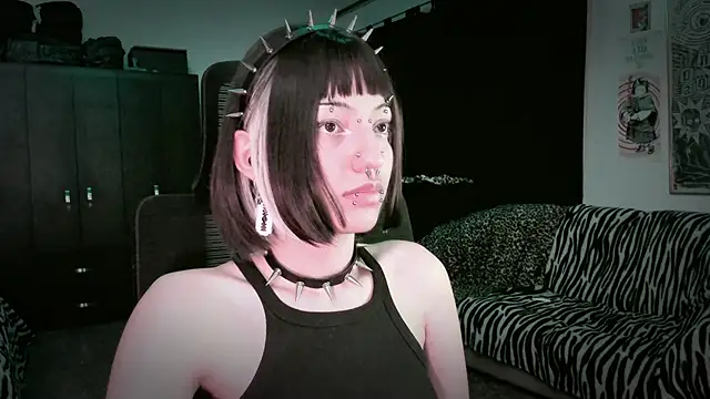 Snapshot of roxy_toxic chatting on 04-24-26, 02:02 roxy toxic online show from 04-24-26, 02:02