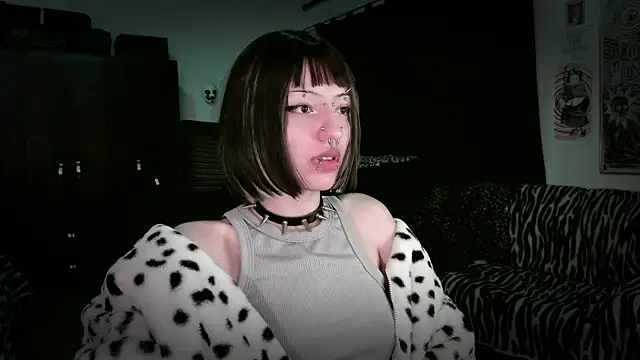 Snapshot of roxy_toxic chatting on 05-15-26, 11:14 roxy toxic online show from 05-15-26, 11:14