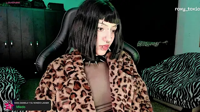 roxy toxic online show from 10-21-25, 01:27