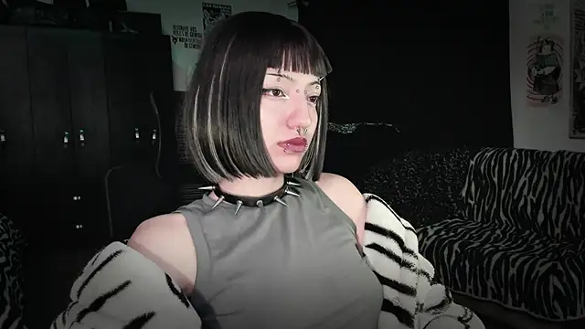 Snapshot of roxy_toxic chatting on 05-28-26, 01:35 roxy toxic online show from 05-28-26, 01:35