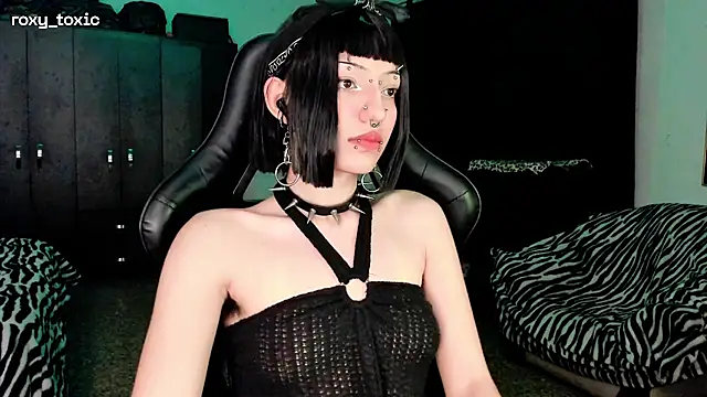 roxy toxic online show from 11-18-25, 12:37