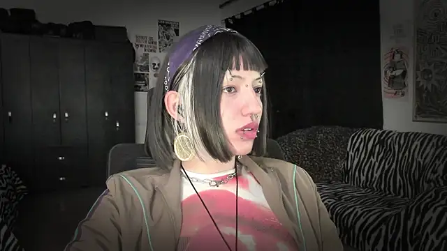 Snapshot of roxy_toxic chatting on 07-07-26, 01:19 roxy toxic online show from 07-07-26, 01:19