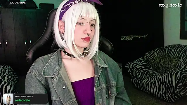 roxy toxic online show from 10-08-25, 01:40