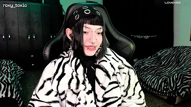 roxy toxic online show from 11-13-25, 12:47