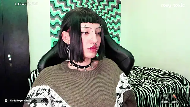 roxy toxic online show from 03-18-25, 03:23