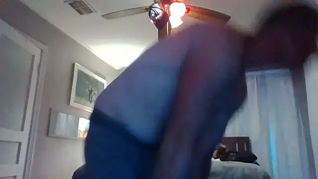Snapshot of biggzee6 chatting on 05-17-26, 12:27 biggzee6 online show from 05-17-26, 12:27