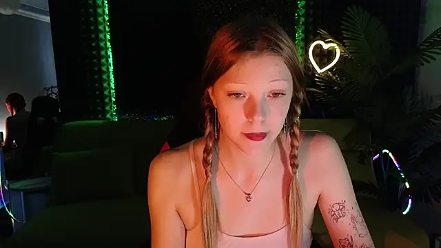 MiaWhisper online show from 02-11-25, 08:15