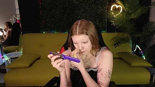 MiaWhisper online show from 02-28-25, 01:15