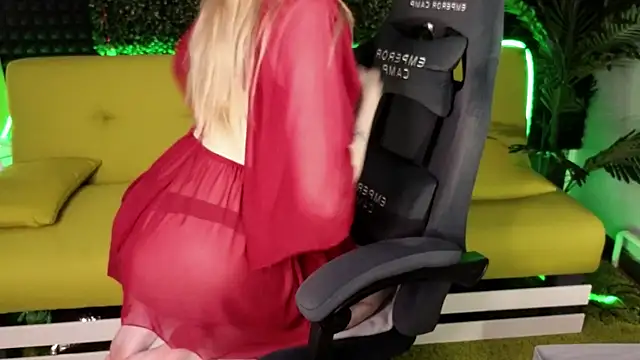 MiaWhisper online show from 03-14-25, 10:39