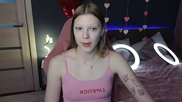 MiaWhisper online show from 02-17-25, 07:37