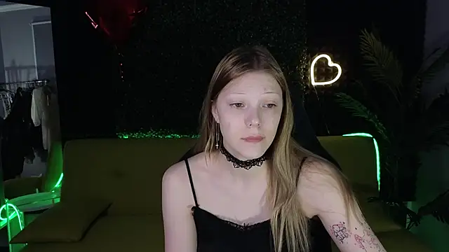 MiaWhisper online show from 03-14-25, 01:05