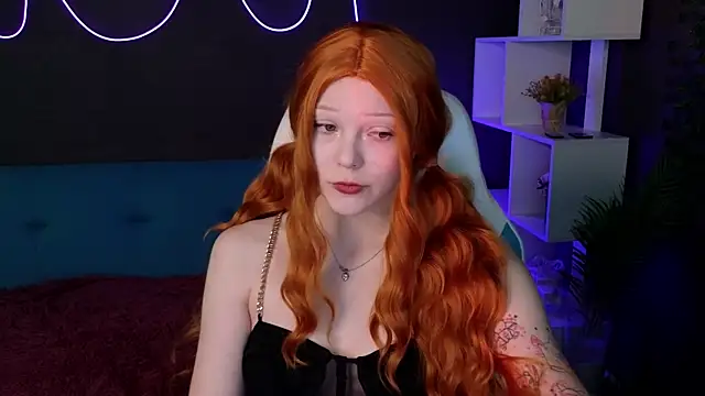 MiaWhisper online show from 01-30-25, 04:27