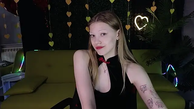 MiaWhisper online show from 02-22-25, 01:11