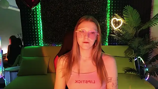 MiaWhisper online show from 02-13-25, 01:08