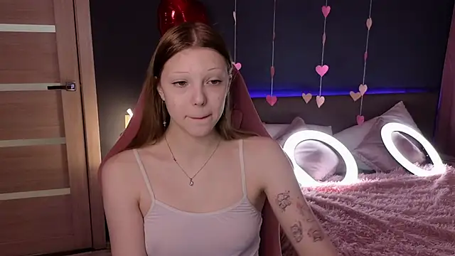 MiaWhisper online show from 02-20-25, 01:14