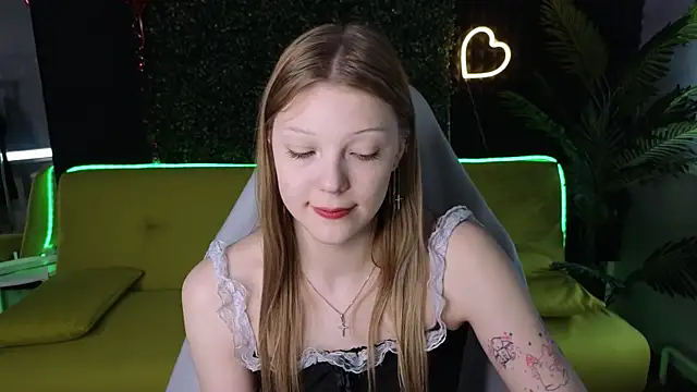 MiaWhisper online show from 03-21-25, 04:06