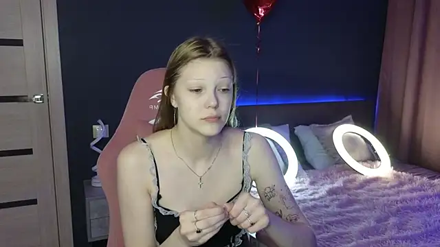 MiaWhisper online show from 03-06-25, 01:05