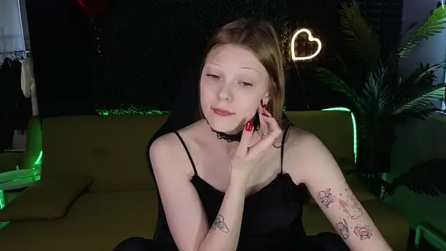 MiaWhisper online show from 03-14-25, 04:21