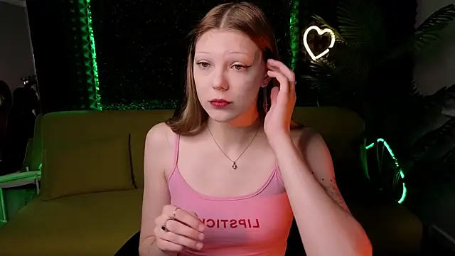 MiaWhisper online show from 02-07-25, 01:15