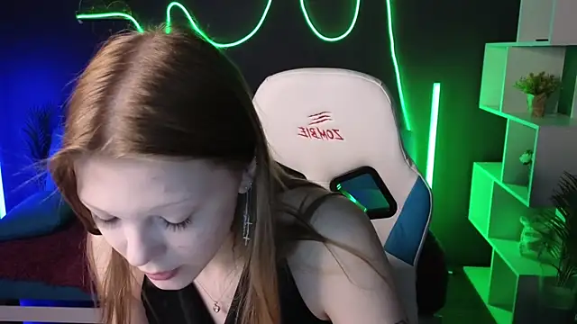 MiaWhisper online show from 02-03-25, 01:09