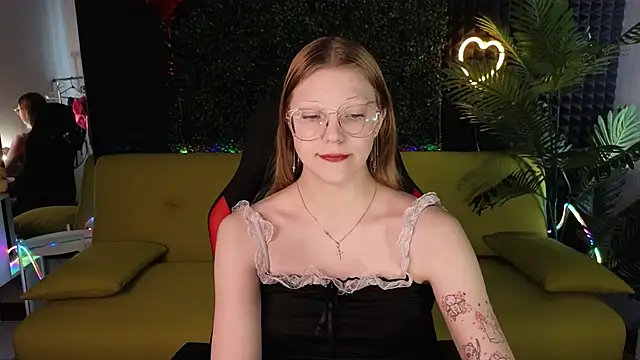 MiaWhisper online show from 02-28-25, 04:21