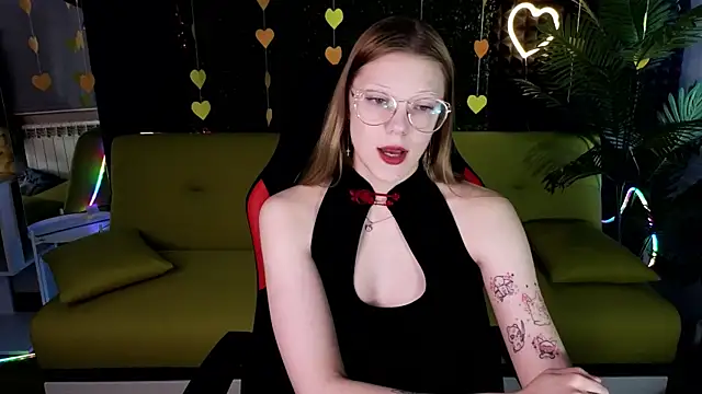 MiaWhisper online show from 02-22-25, 04:18