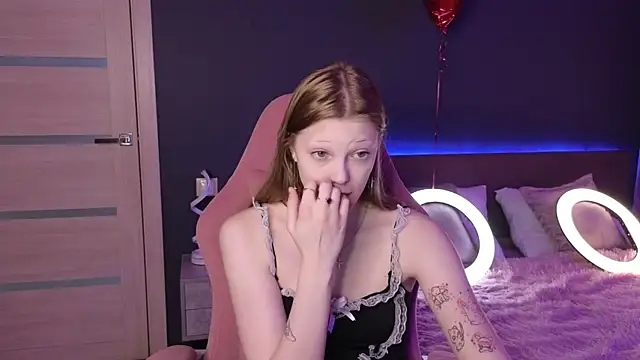 MiaWhisper online show from 03-06-25, 04:08