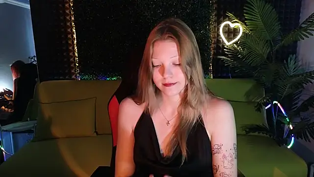 MiaWhisper online show from 02-10-25, 04:19