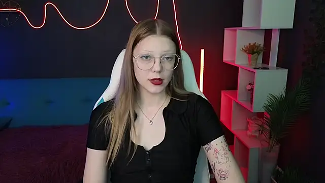 MiaWhisper online show from 02-06-25, 04:21