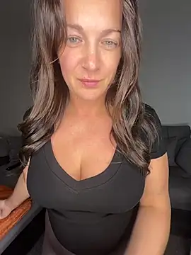 Snapshot of GoddessLucyRose chatting on 09-22-25, 08:26 GoddessLucyRose online show from 09-22-25, 08:26