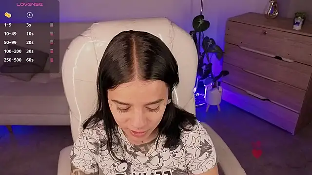 Nicole Foxx  online show from 03-18-26, 08:10