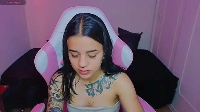 Nicole Foxx  online show from 06-01-26, 08:19