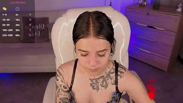 Nicole Foxx  online show from 03-26-26, 07:56