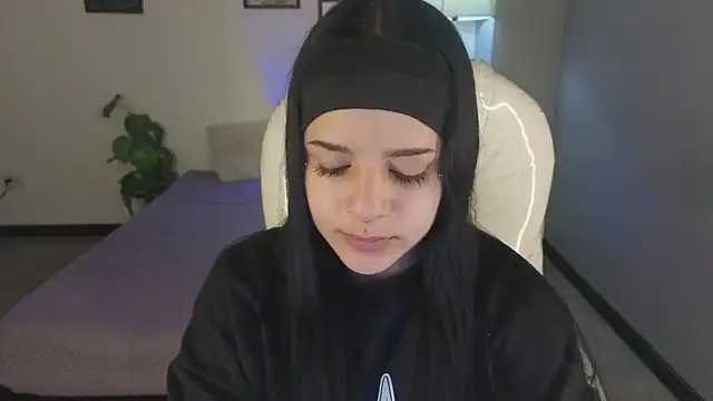 Nicole Foxx  online show from 10-11-25, 07:59