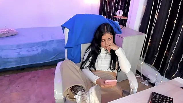 Nicole Foxx  online show from 03-16-25, 11:37