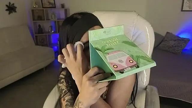 Nicole Foxx  online show from 10-12-25, 06:20