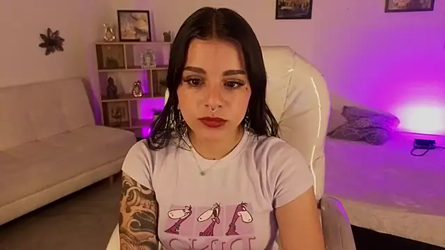 Nicole Foxx  online show from 10-24-25, 07:35