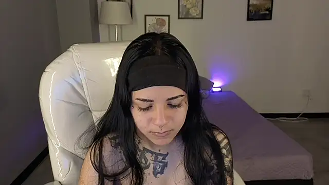 Nicole Foxx  online show from 10-03-25, 07:48