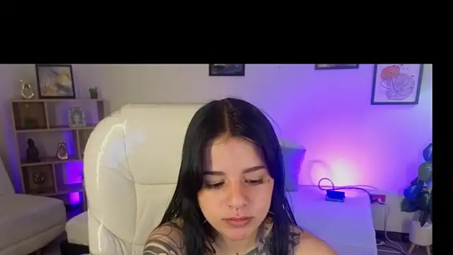 Nicole Foxx  online show from 10-18-25, 03:25